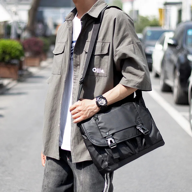Mens retro shoulder bag mens outdoor messenger bag mens suspender bag mens suspender bag 250411