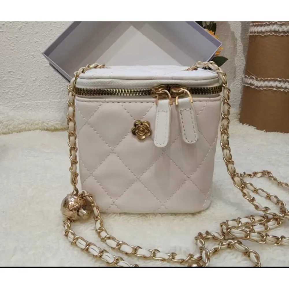 Fashion Stitched Leather Crossbody Bag with Chain Strap and Zipper Closure - Womens Trend Shoulder Crossbody BagW251112