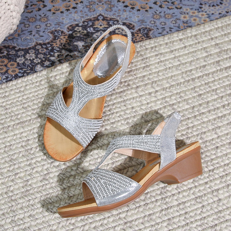 2025 Summer New Style Free Shipping Fashionable Thick Bottom Black Gold Silver Cool Slippers 36-42 Women Designer Outdoor Slippers