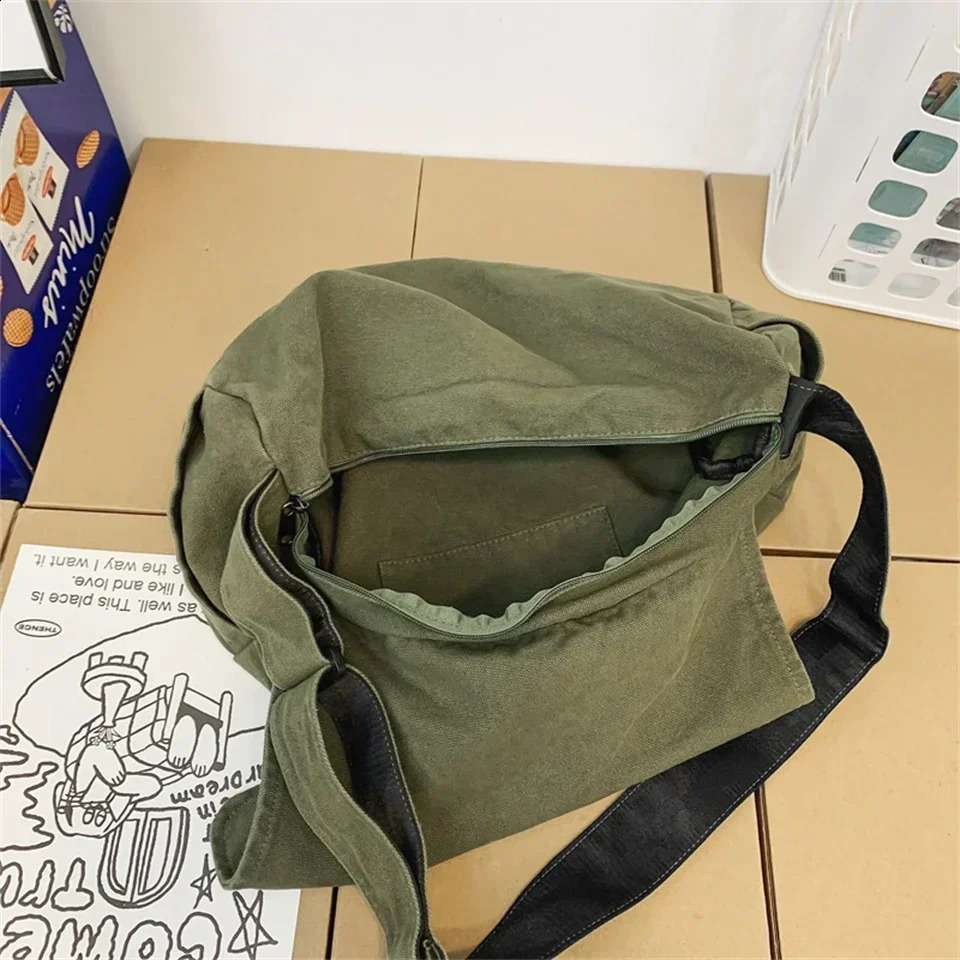Womens messenger bag large capacity canvas shoulder bag solid color travel bag womens cross body handbag for female students 250411