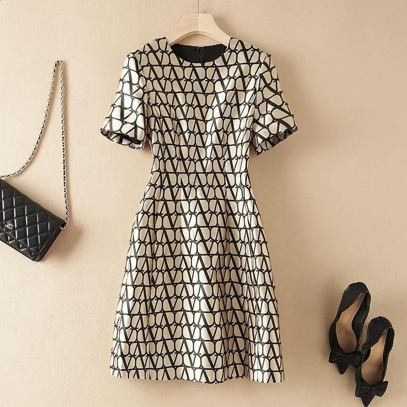jacquard spring short sleeved dress highend elegant round neck slim fit summer Aline skiing 2024 250411