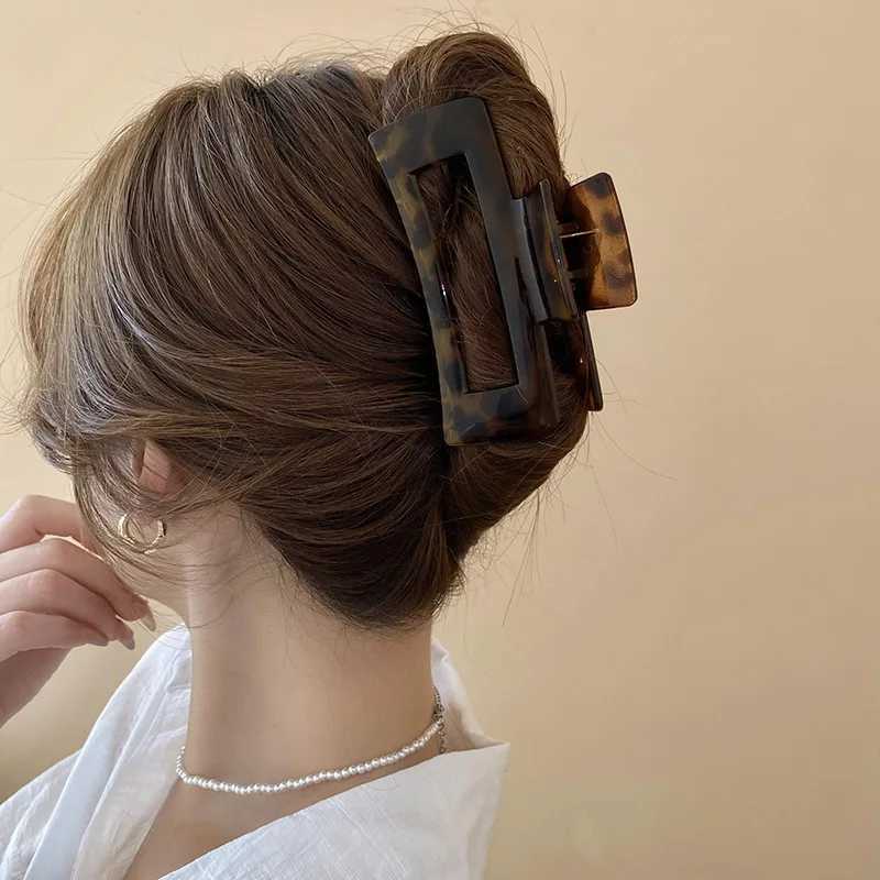 Leopard print large curved cross square geometric acrylic hair clip suitable for womens retro style shark clip charming head accessory Y2504012