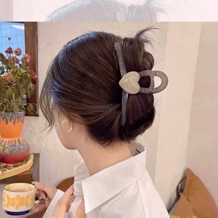 Exquisite and Minimalist Womens Elegant Love Hair Scraper High School Hairpin Backspoon Shark Clip Girls New Headwear Y2504012