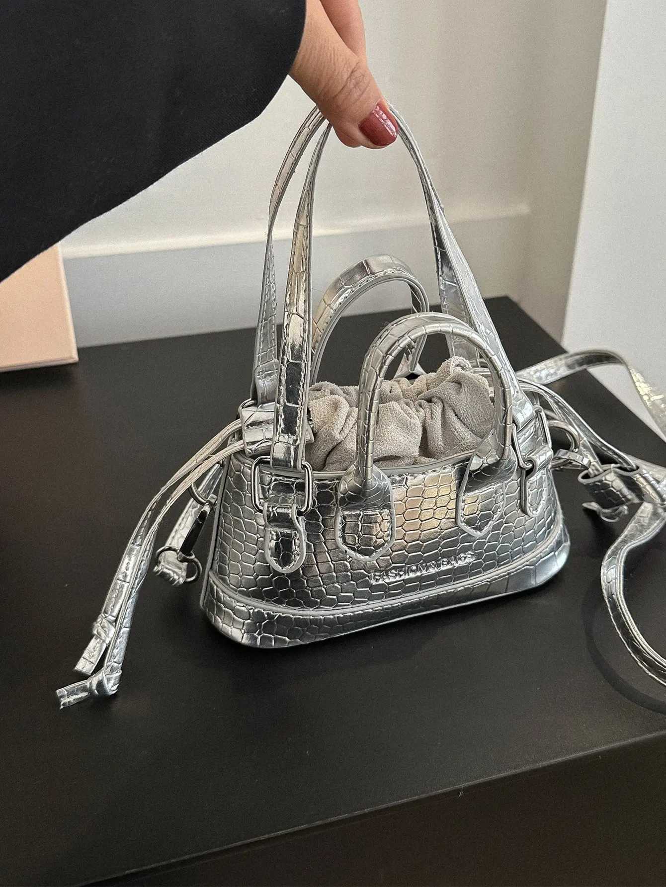 Lightweight Business and Leisure Mini Metal Odell Embossed Bucket Bag Drstring Design Novel Teenage Girl BagXJ250412