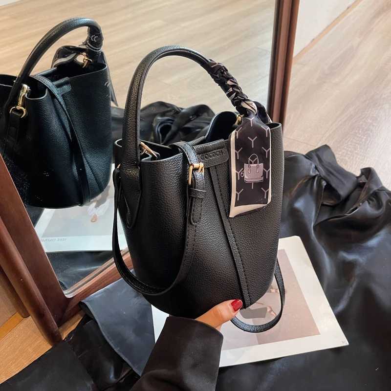 Fashionable summer tree shadow texture soft womens leather bucket bag for beginners holding one shoulder cross body bagXJ250412