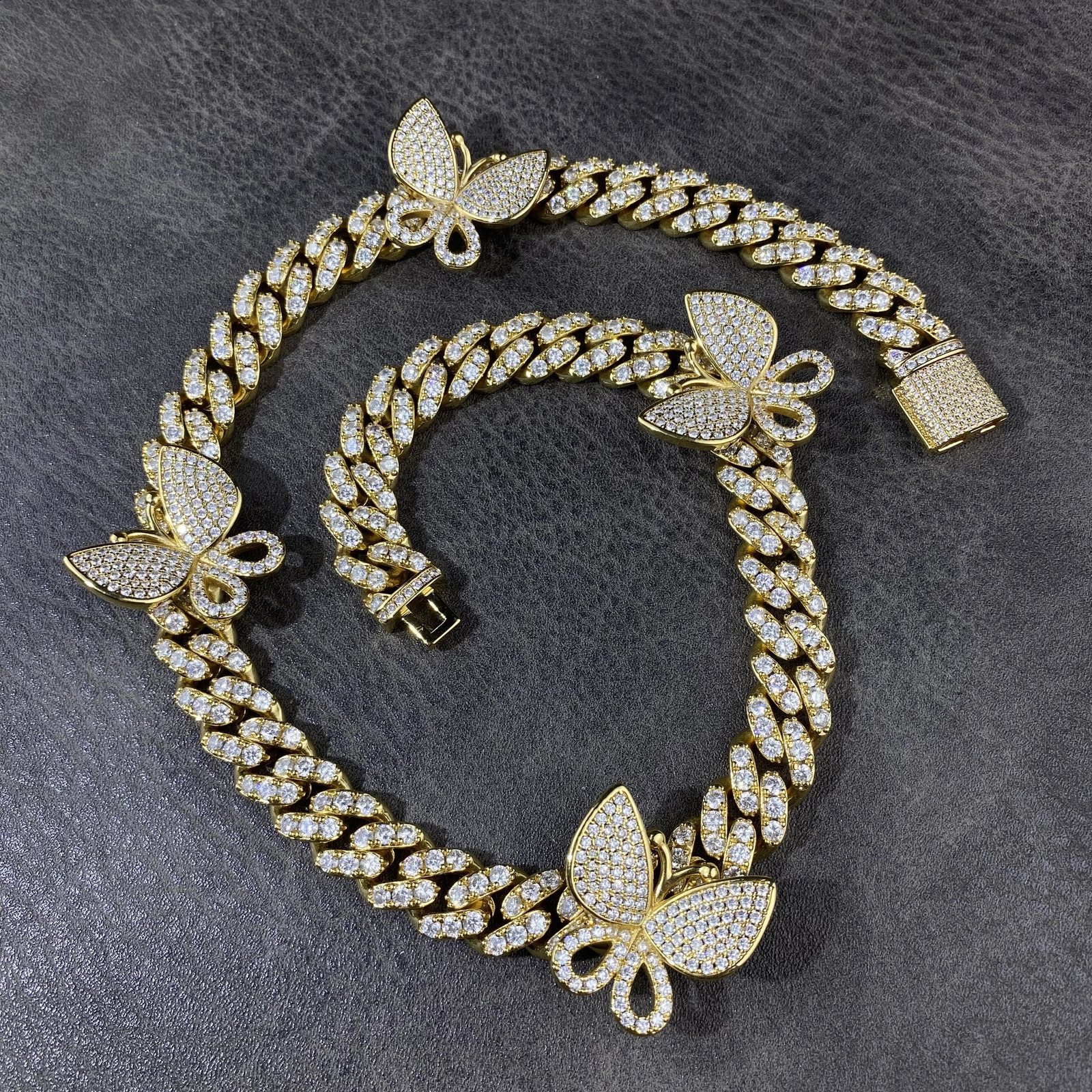 selling all diamond butterfly Cuban chain necklace hip-hop flash butterfly Miami Cuban chain necklace 250409