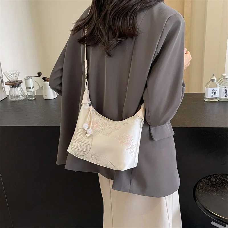 2025 Trendy Exquisite Niche Embroidered Chinese Dumpling Bag for Women - Versatile Single Shoulder Crossbody Handheld StylesW251112