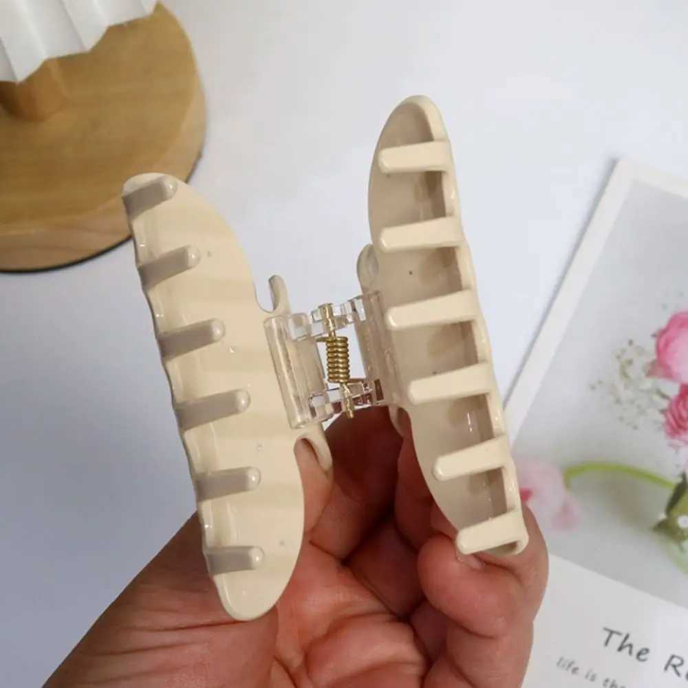 Elegant and simple hair clip temperature cherry glitter grip clip womens hair clip medium shark clip headwear fashionable hair accessory Y2504012
