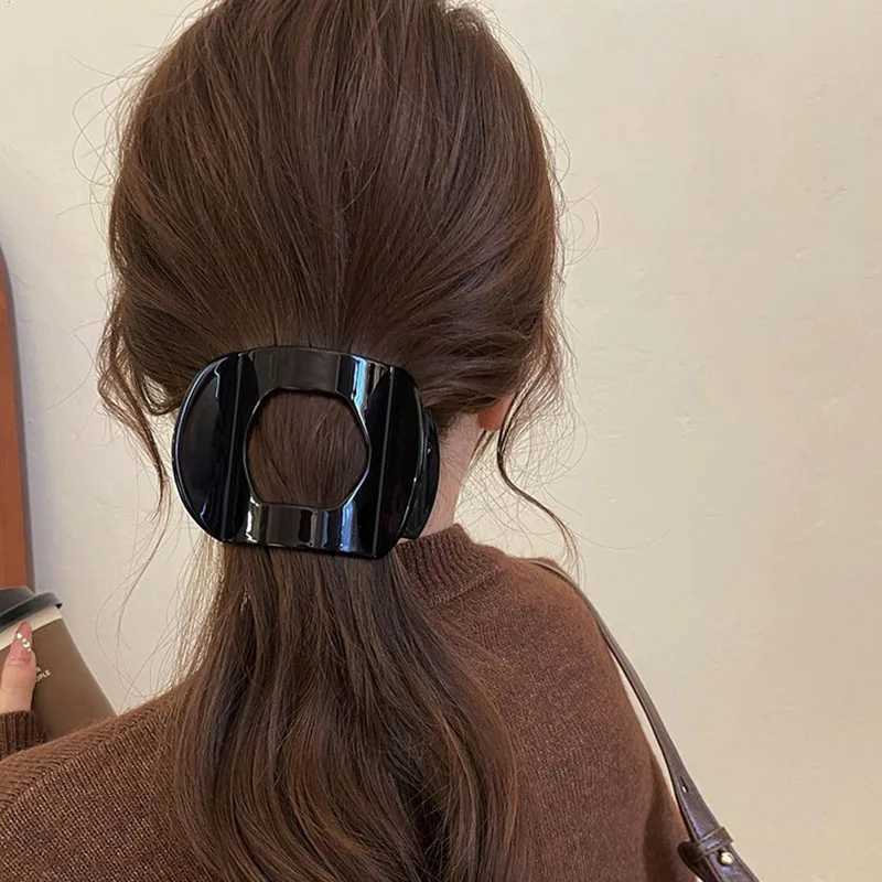 New Fashion Korean PC Womens Hairclip Anti slip Hair Accessories Retro Curved Duck Claw Hairclip Girl Bucket Y2504012
