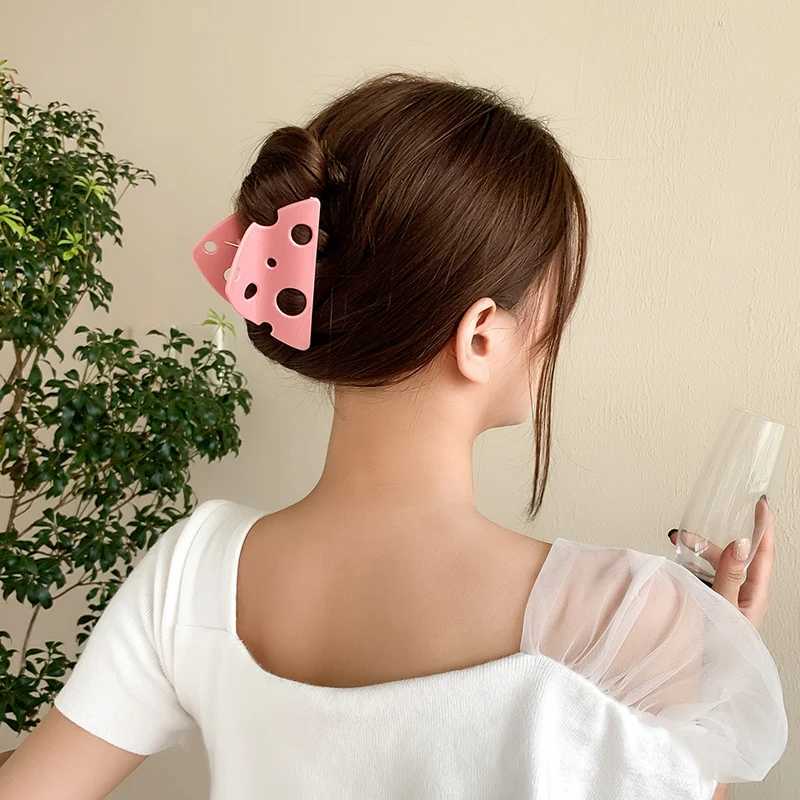 New Solid Color Acrylic Cheese Hair Clips Elegant Women Korean Style Hairpin Funny Food Shark Cawl Clip Girls Hair Accessories Y2504012