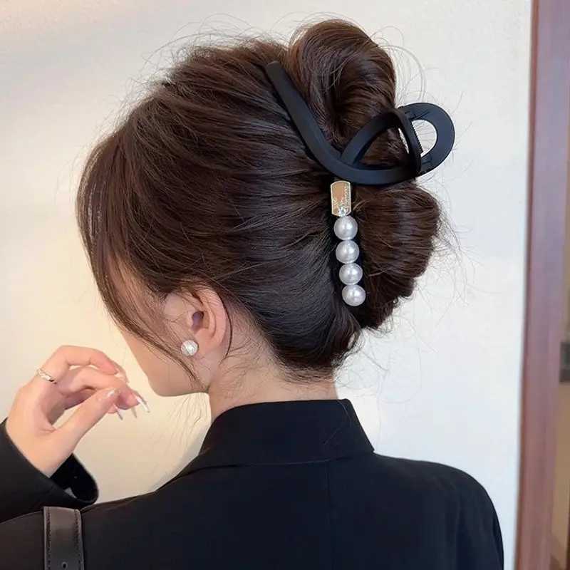 1 piece of retro Korean frosted hair clip suitable for women with high-end feelings large-sized grip clip suitable for women with curly hair shark cli