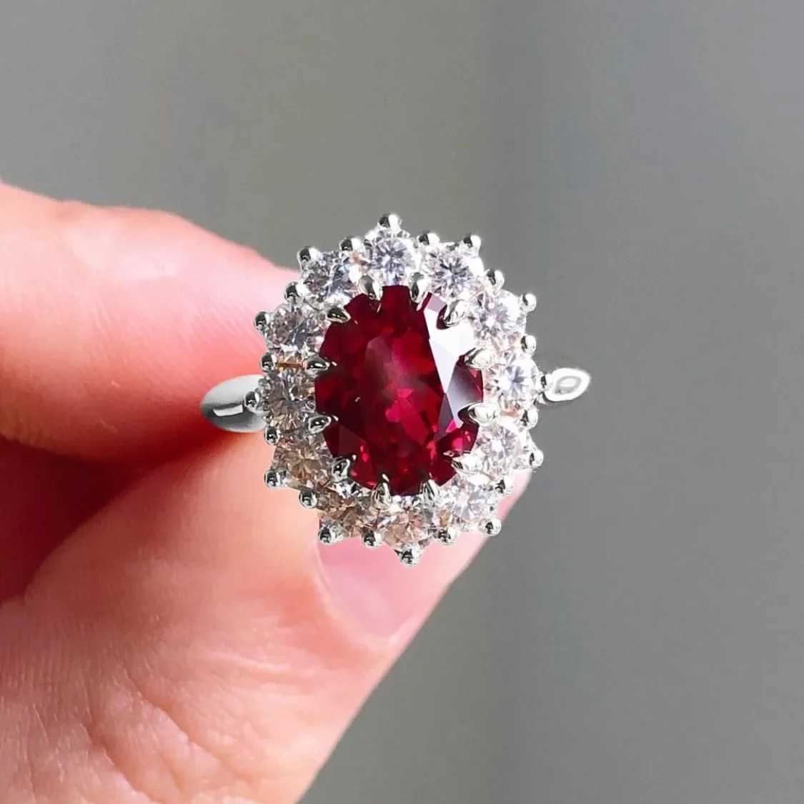 New Ruby Ring Fashion Simple Womens Zircon Jewelry WeddingXJ250412