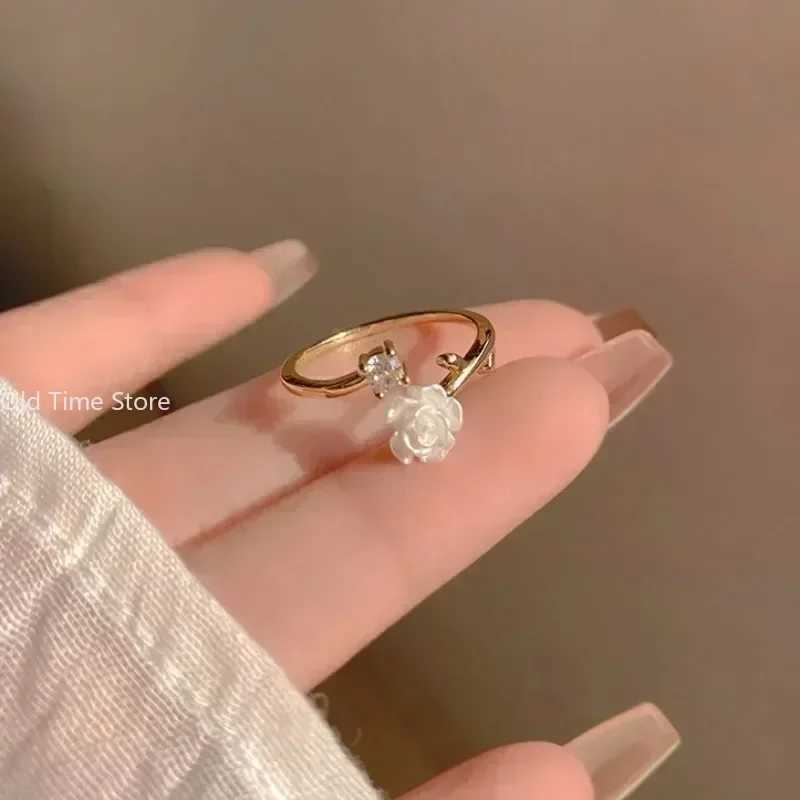 Trend Luxury Womens Ring Gold Plated Stainless Steel Rose Ring Fashion Jewelry Temperature Anillos MujerXJ250412