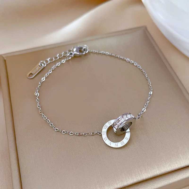 Luxurious gold-plated stainless steel dazzling zircon bracelet suitable for women Roman numeral design fashionable and charming party jewelry gift W25