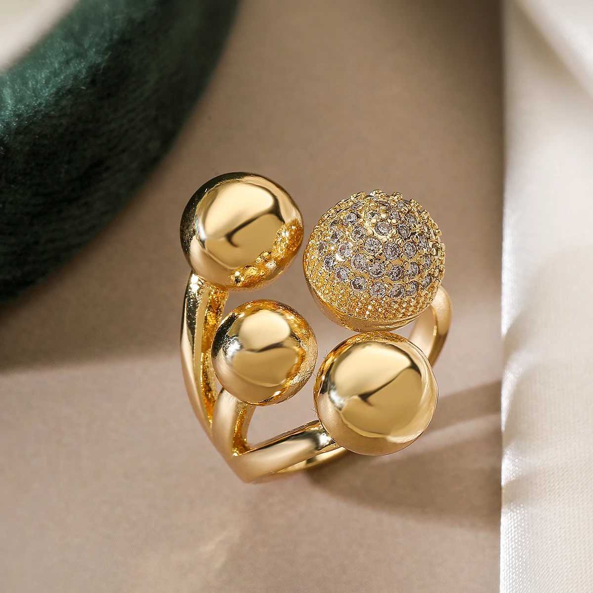 Mafia Statement Womens Exquisite Design Ring Shining AAA CZ Inlaid Gold/Silver Colored Copper Party JewelryXJ250412