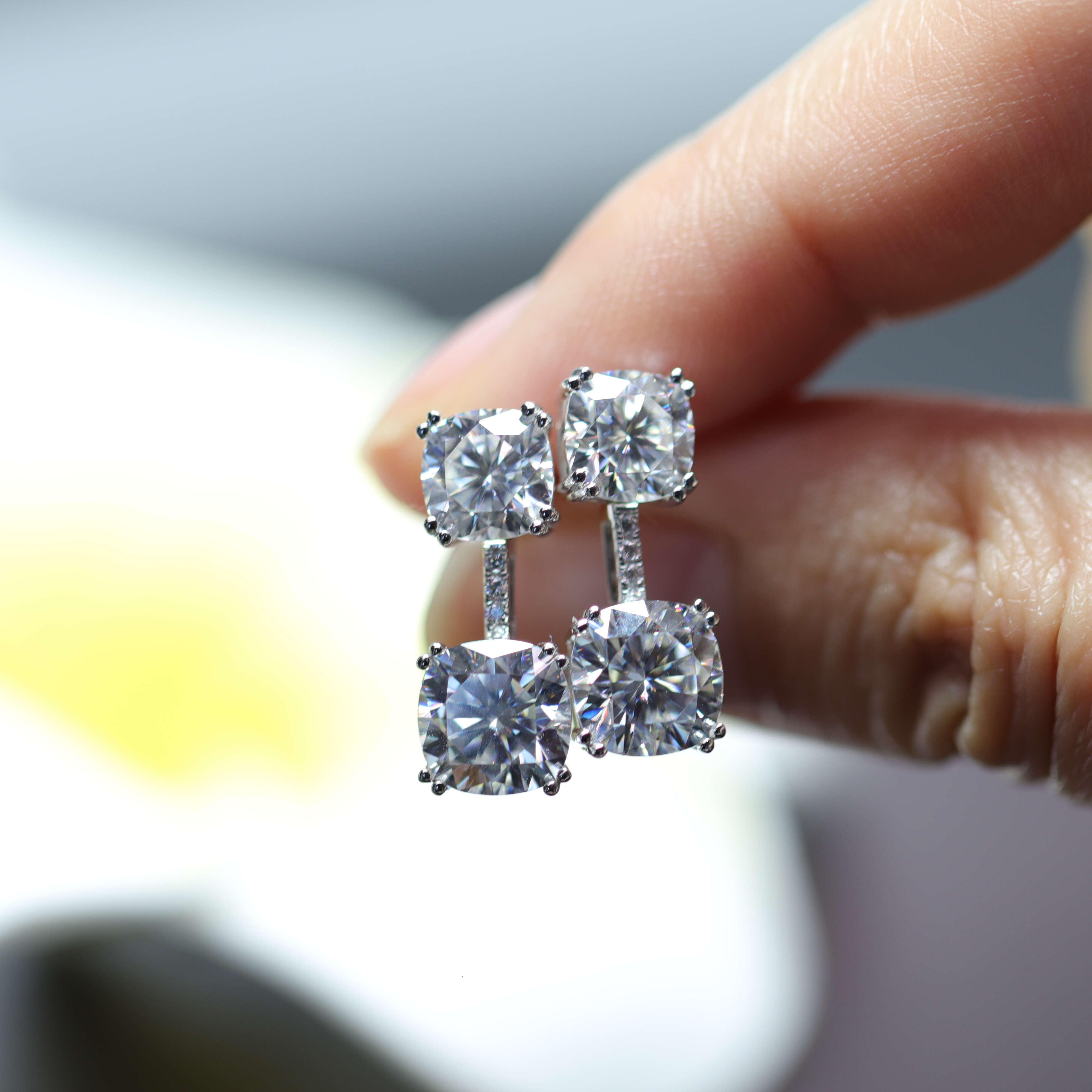 Fashion Earbob Jewelry 18k Real Gold Setting with D Colour Cushion Cut Diamond Moissanite Hoop Earrings Studs