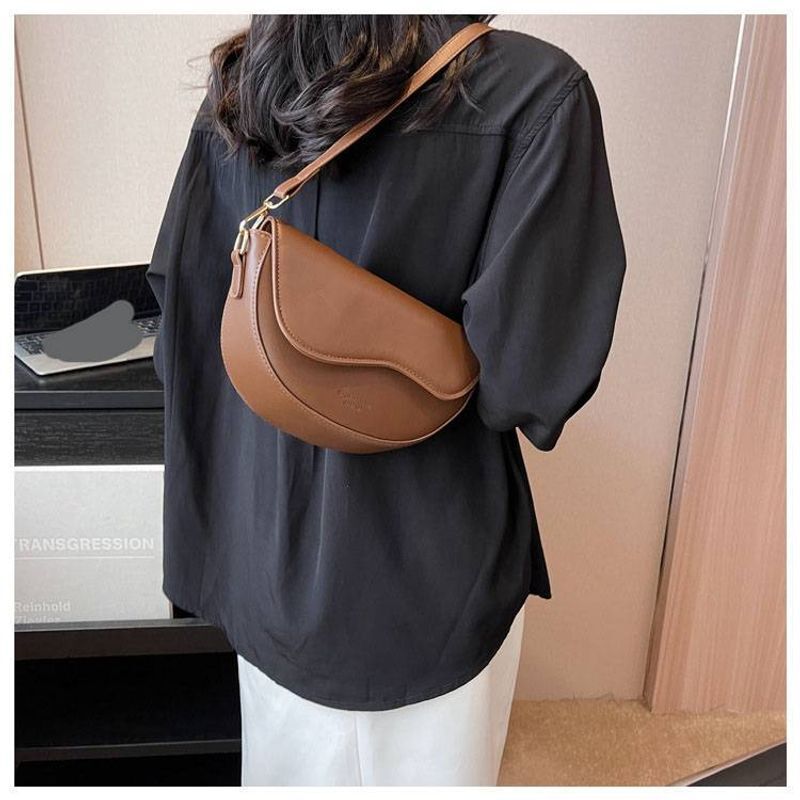 Texture Small Women's New Popular Retro Hundreds Of Crossbody Fashion Shoulder Armpit Saddle Bag