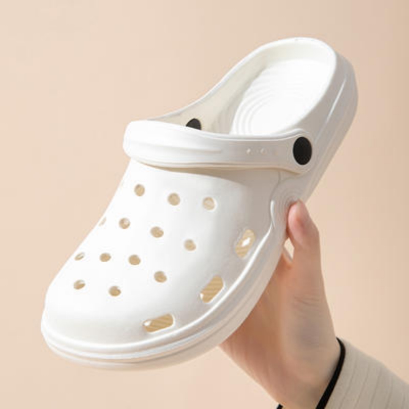 New free summer women fashionable flat bottomed beach shoes in white and black sizes 36-45 designer outdoor slippers