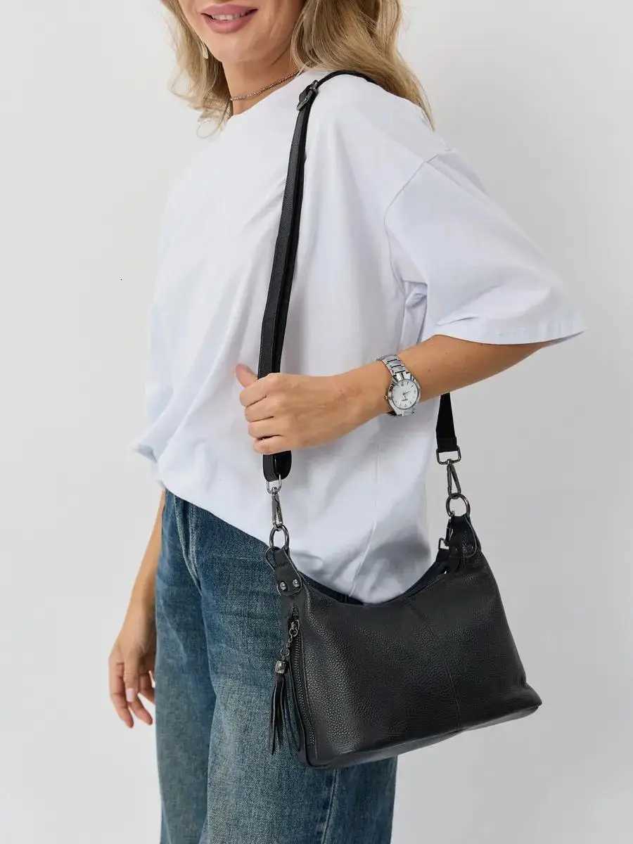 New Genuine Leather Womens Bags Fashion Tassel Womens Handbags Crossbody Bags Solid Colours Satchel Large CapacityT2511112