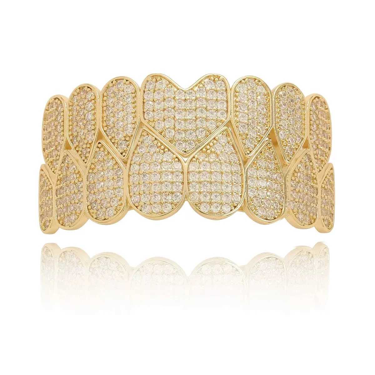 Hiphop Rock Iced Out 5A Zircon Heart Shaped Grillz Suitable for Women Top and Bottom Cubic Zirconia Grill Set Dental Jewelry Wholesale W250412