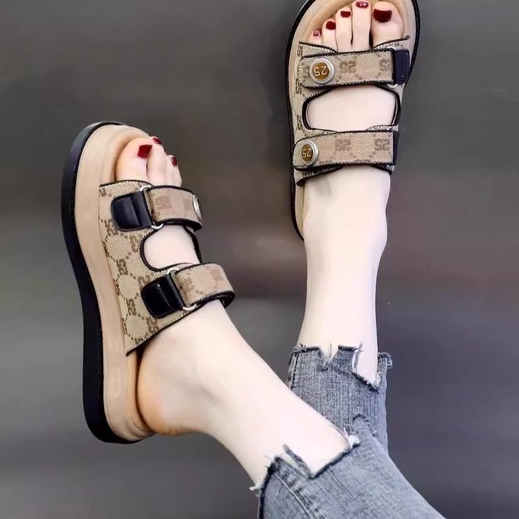 designer shoes new Women's sandals for summer outdoor wear Thick sole non-slip Casual fashionable Flat bottom. Versatile and suitable for all occ
