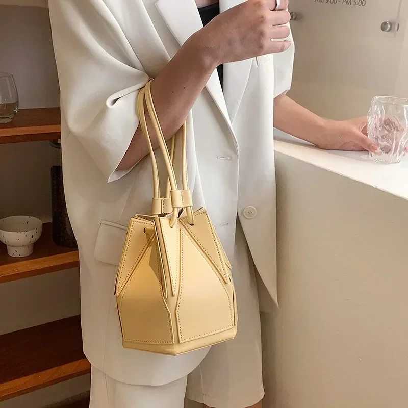 Womens niche folding bag multifunctional messenger bag portable bag high-quality popular summer new 2025 wallet and handbagXJ250412
