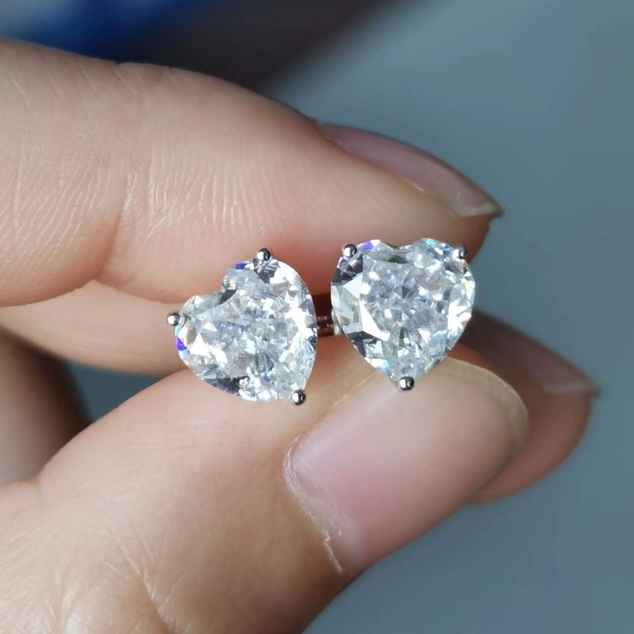 18K AU750 White Gold Jewelry Snowflake Shiny Light Brilliant Color Crush Ice Cutting Heart Shape Moissanite Earring Pair