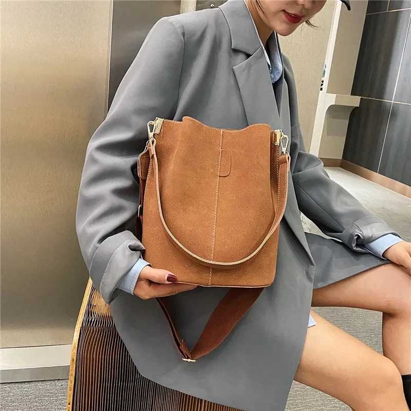 Vintage bucket bag womens Nubuck leather shoulder bag large capacity cross body bag 2021 Fi womens handbagXJ250412