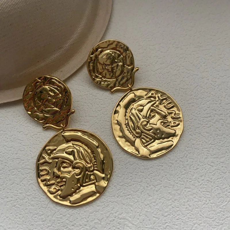 Retro Ancient Roman Coin Womens Dangle Earrings Fashion High-end Charm Unique Womens Earrings 250411
