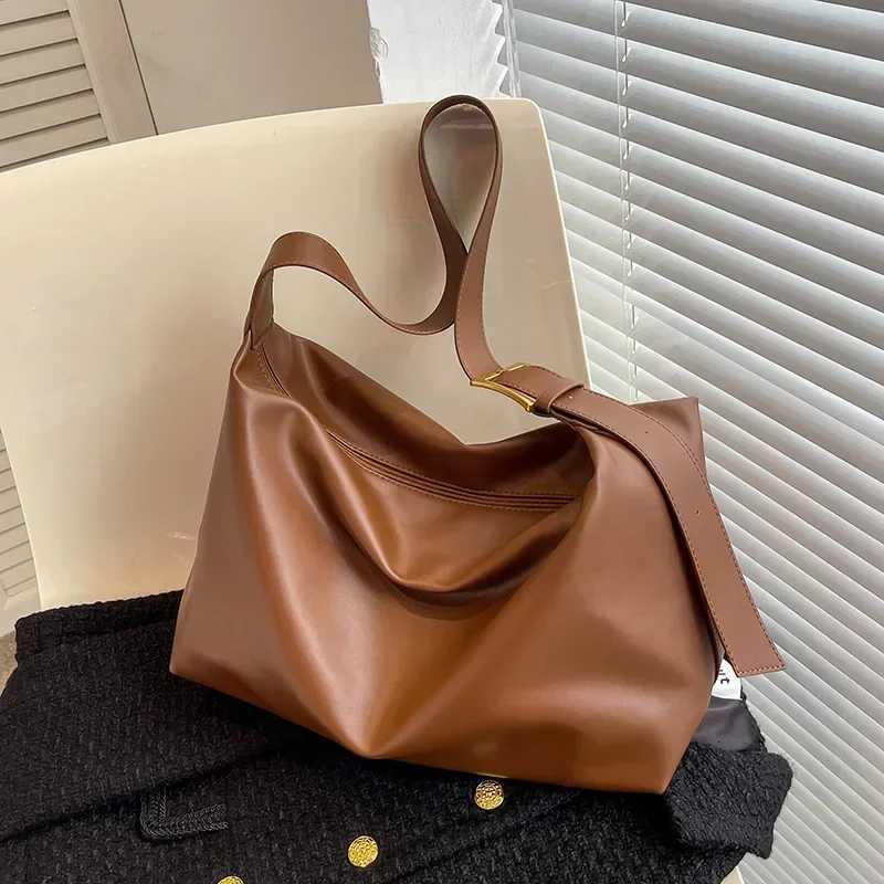Commuter Crossbody Bag for Women New Simple and Versatile Large Capacity Bag Single Shoulder Lazy Soft Leather Tote BagT2511112