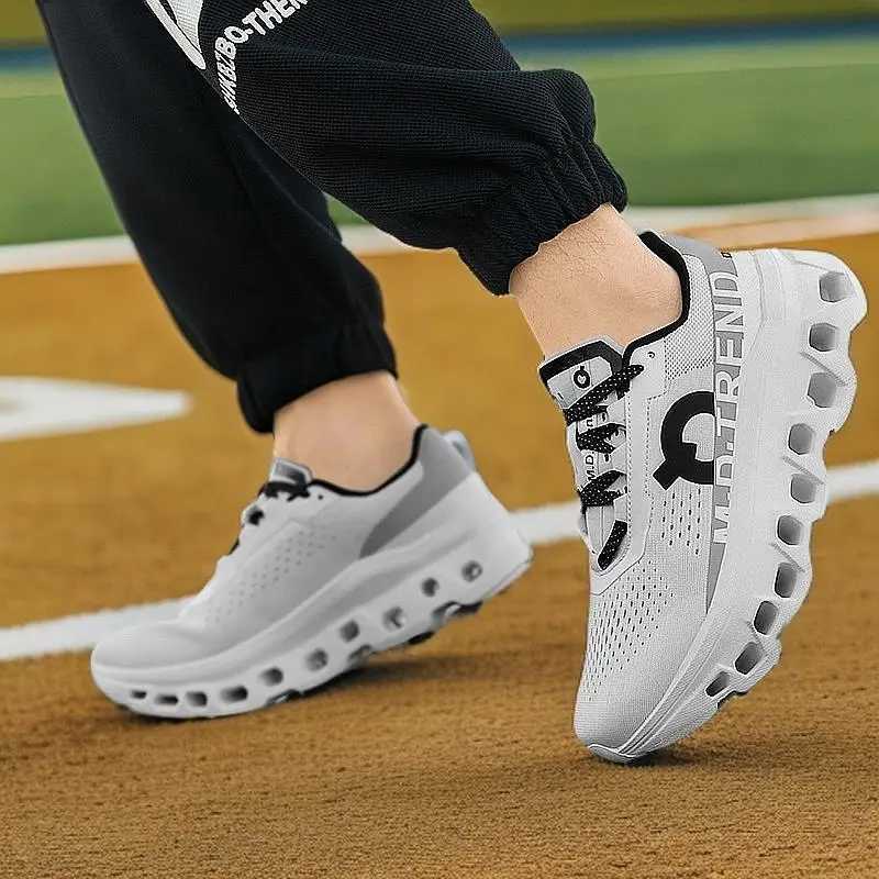 New outdoor sports shoes for men and wen casual fashion Breathable running shoes Breathable couple shoes Z250411