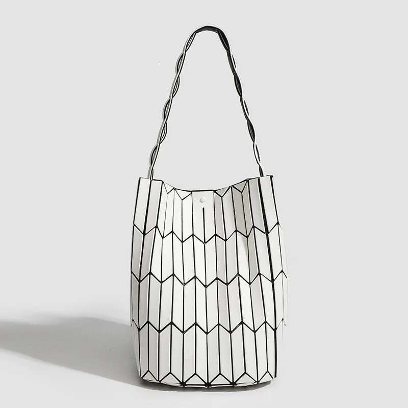 2024 New Niche Design Geometric Rhombus Bucket Bag, Versatile Portable Vegetable Basket , Single Shoulder Armpit Bag Handbags