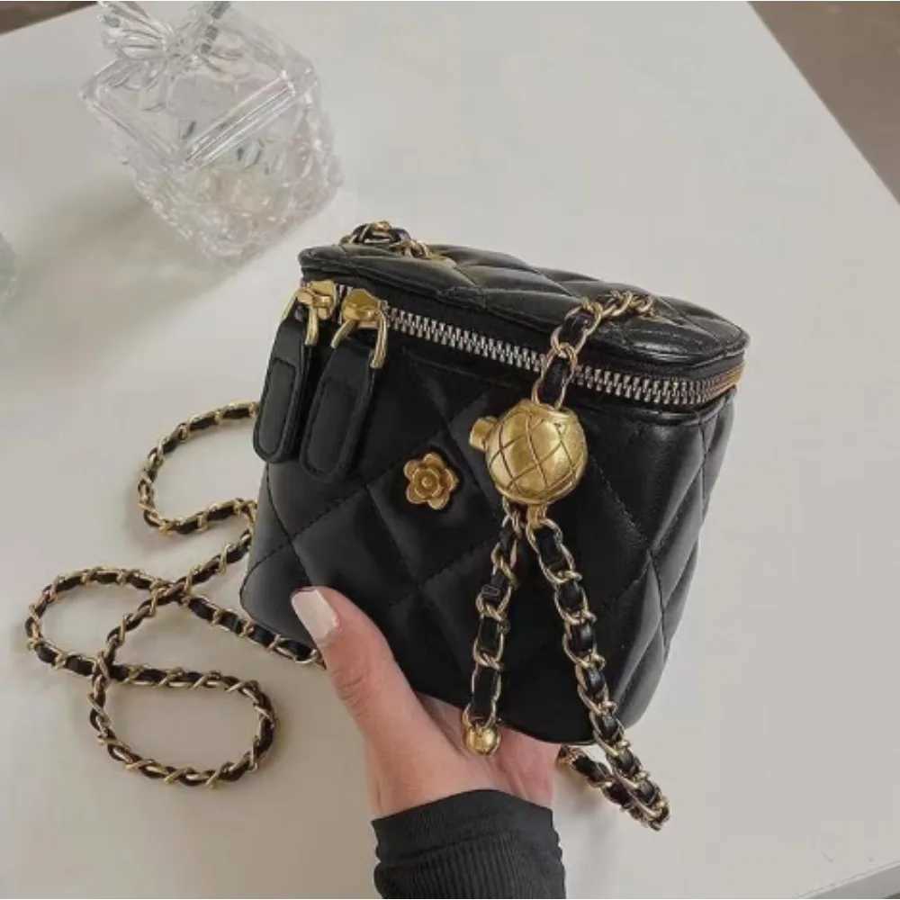Fashion Stitched Leather Crossbody Bag with Chain Strap and Zipper Closure - Womens Trend Shoulder Crossbody BagW251112