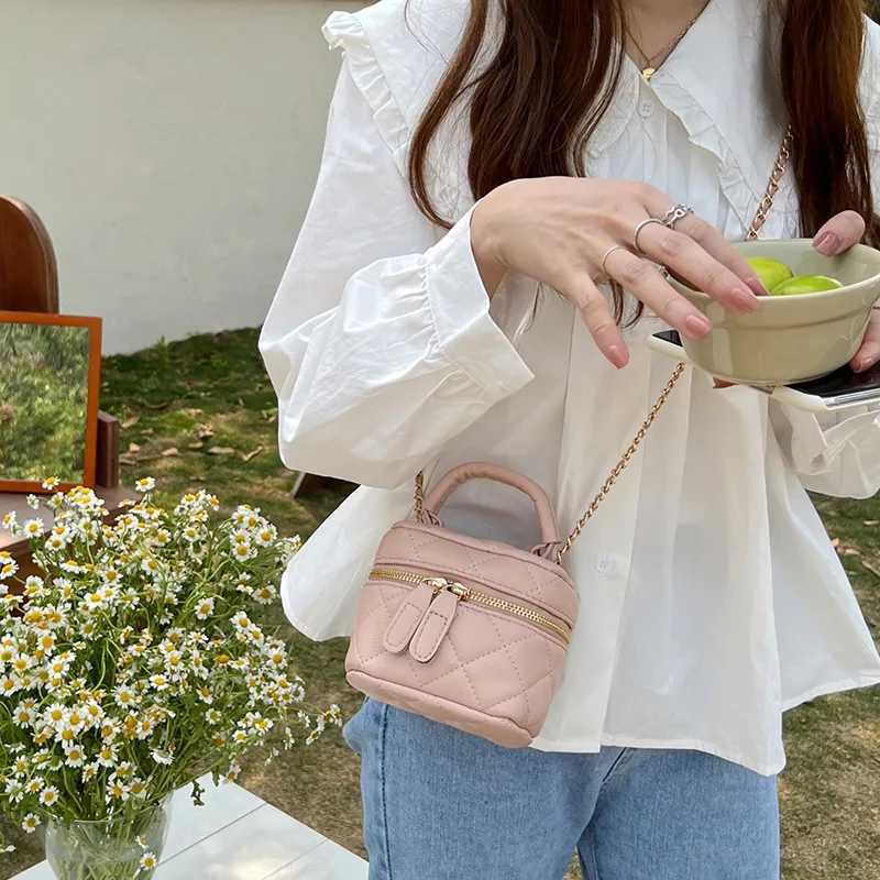 Womens shoulder bag perfume Fi mini bucket bedding chain Diamd lattice cross body bag Fi luxury designer handbagXJ250412