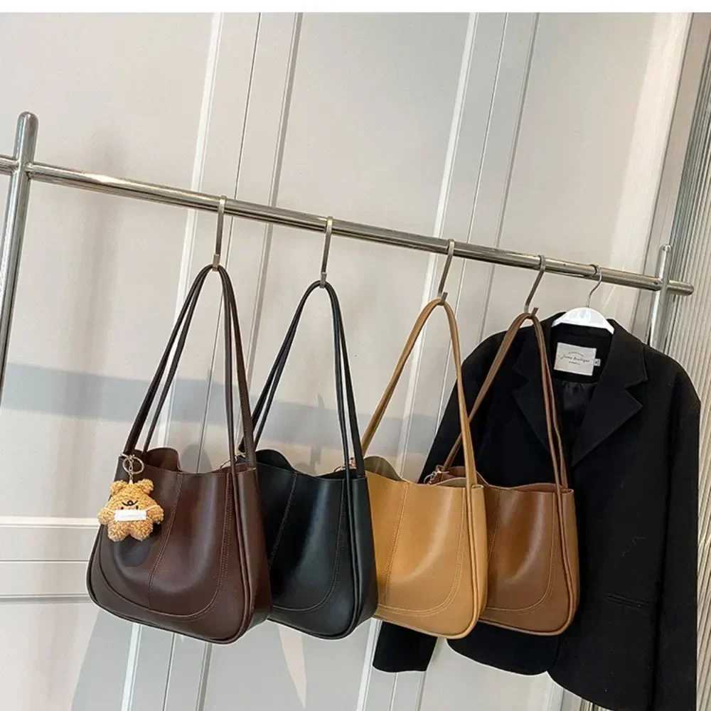 High end texture large capacity bag 2024 autumn and winter new womens bag Fi commuting shoulder bag womens handbagXJ250412