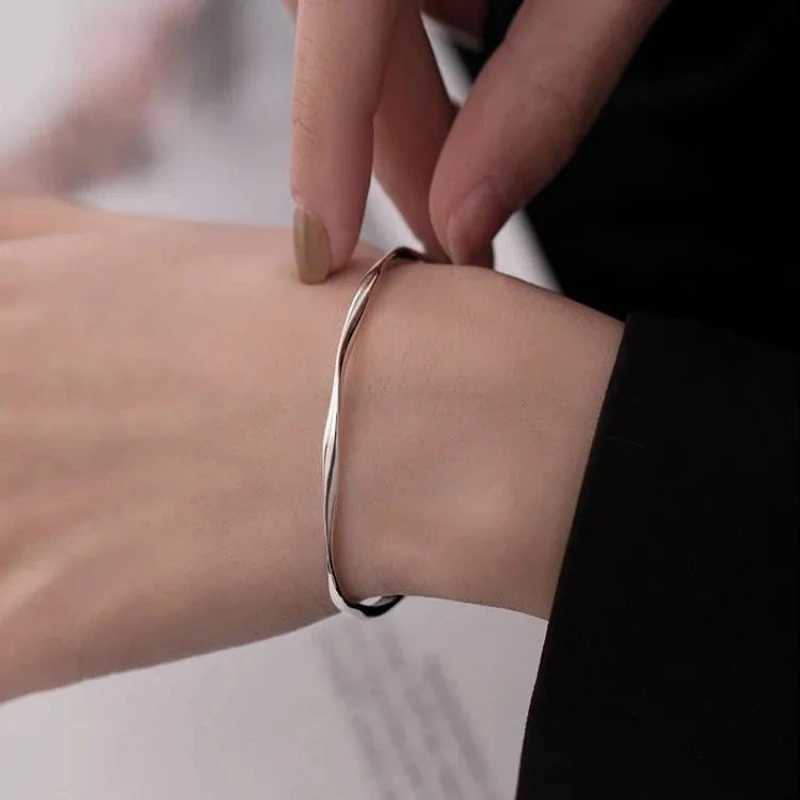 Simple Trendy Irregular Mobius Twist Open Cuff Bangle Bracelets For Women Gold Color Adjustable Jewelry Noeud Armband PulseirasC250411