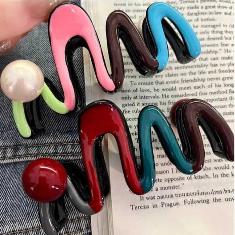 Design Wave Pearl Hair Clip Big Shark Hair Clip Womens 2024 New High end Hair Clip Accessories Y2504012