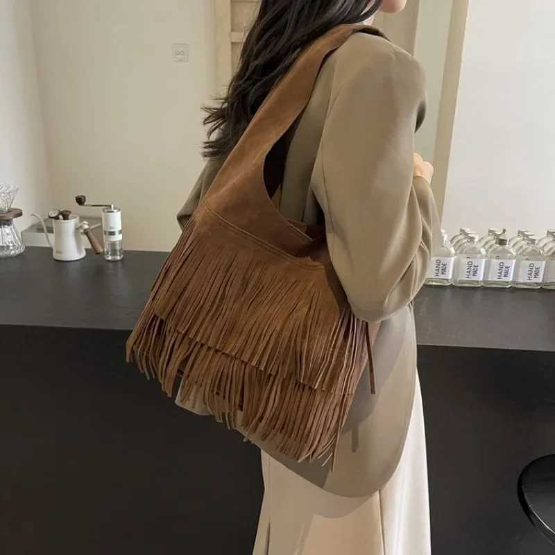 High end minimalist handbag 2025 autumn/winter foldable tassel single shoulder womens large capacity frosted bucket bagXJ250412