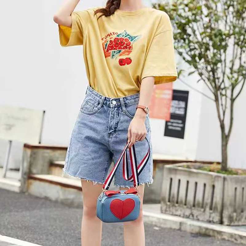 Neutral style bags are suitable for daily commuting They are simple and fashionable with single-shoulder or crossbody designsT2511112