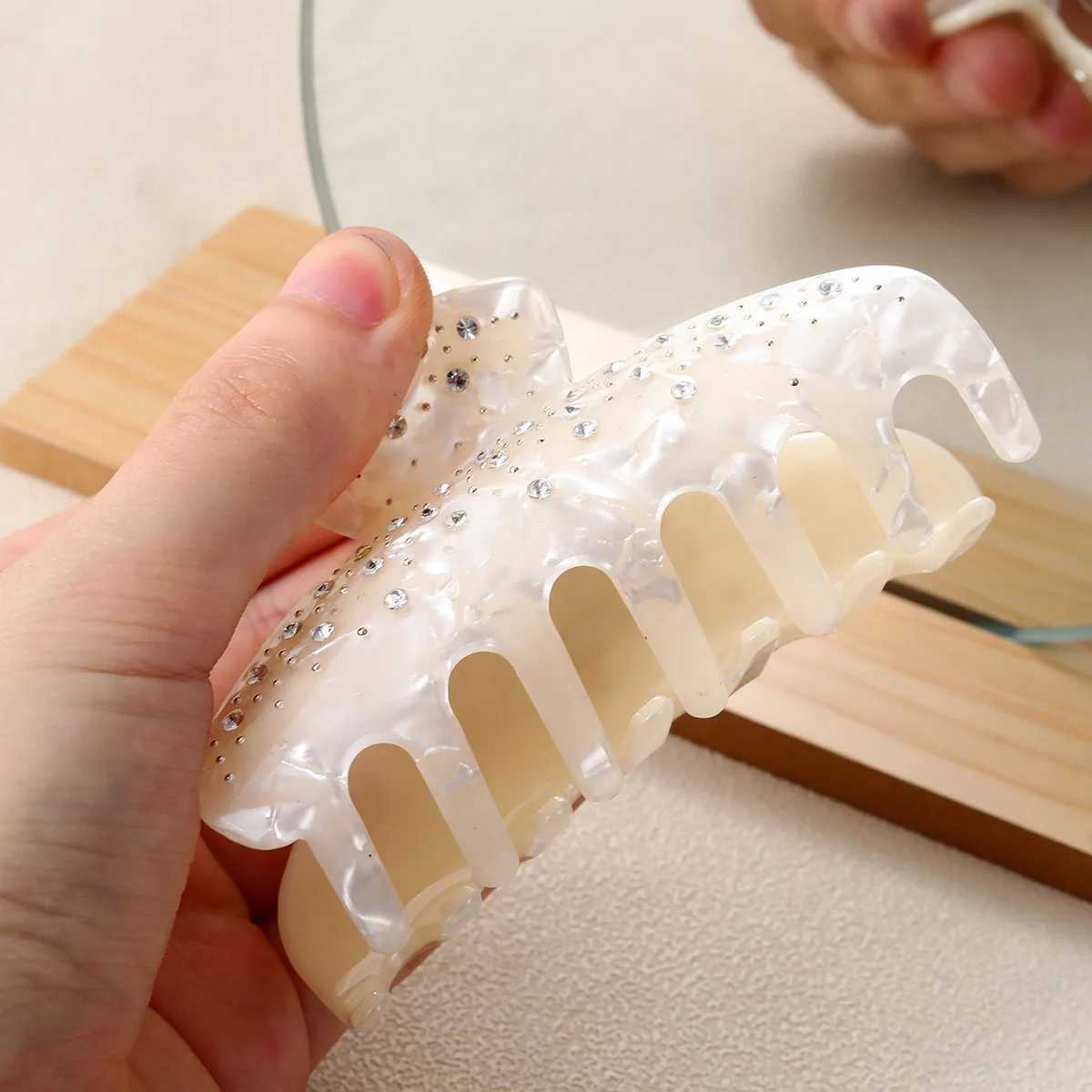 1 elegant acetic acid hair clip with rhinestone decoration non slip strong chin retention clip suitable for women Y2504012