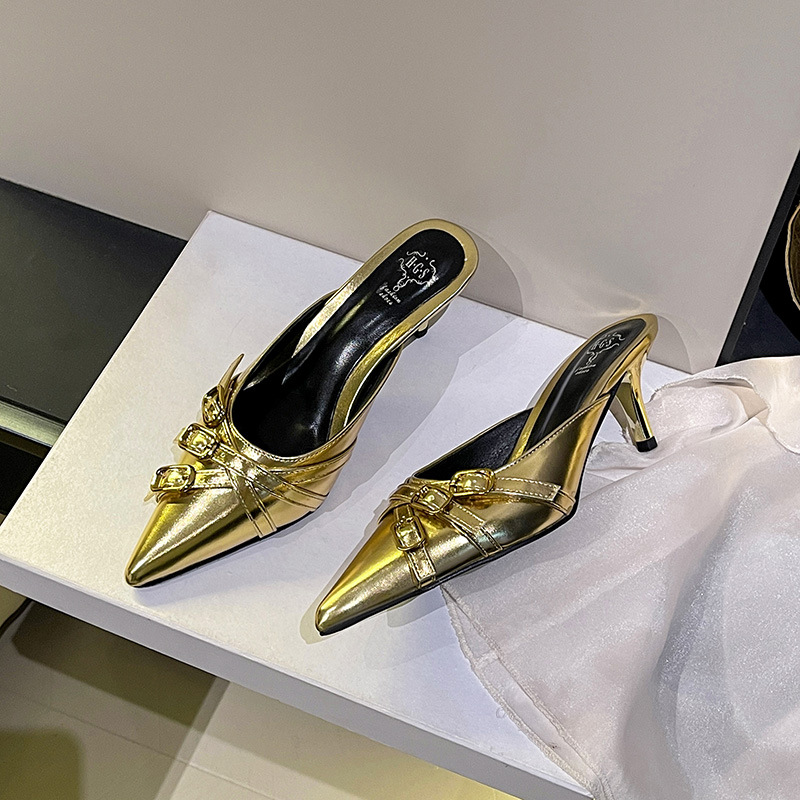 designer shoes 2025 new Women's summer outdoor cool slippers style pointed-toe denim mules Low heel Half slippers with covered toes