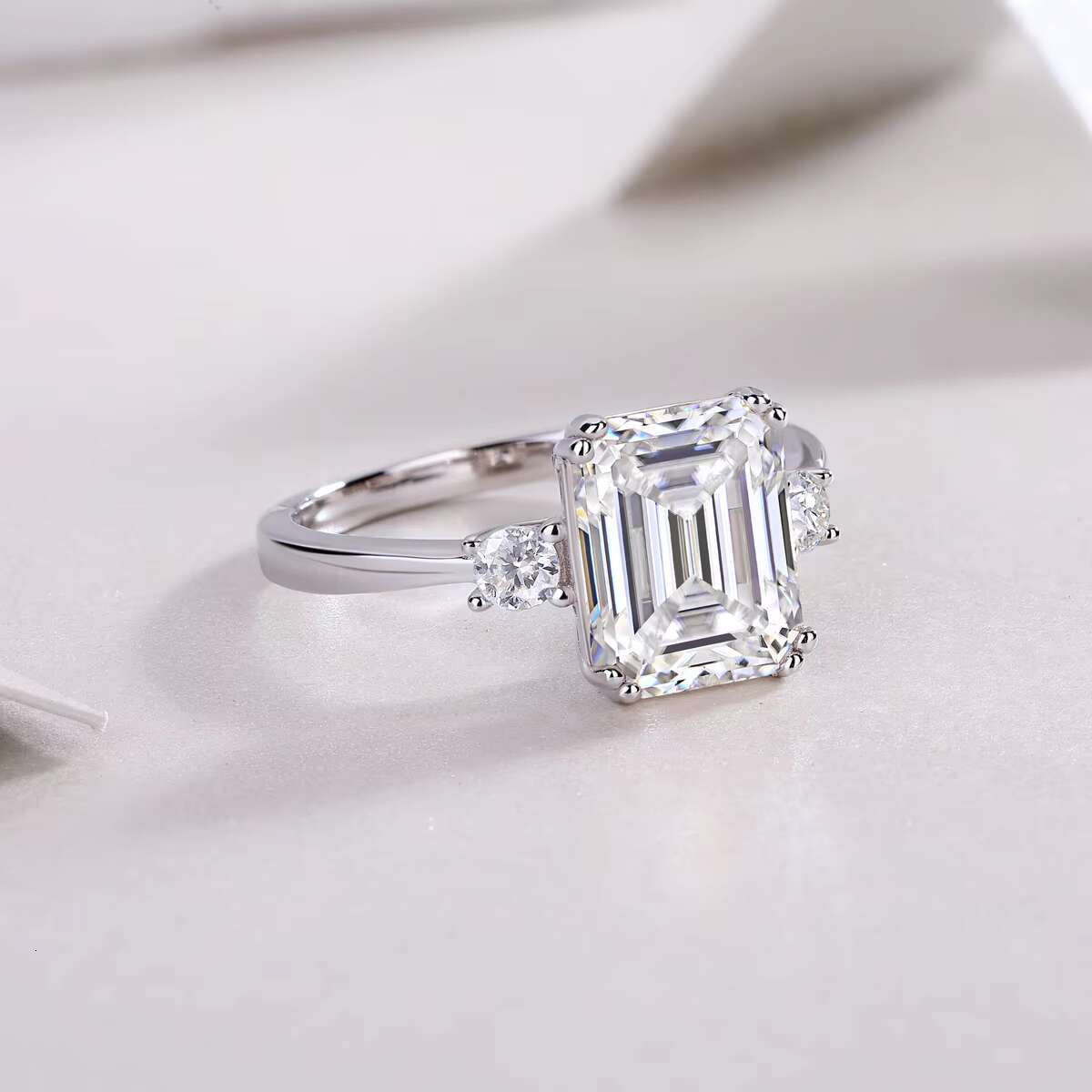SGARIT Wholesale Jewelry S925 Silver Three Stone Moissanite Diamond Ring 4CT Emerald Cut Gold Plated Moissanite Engagement Ring