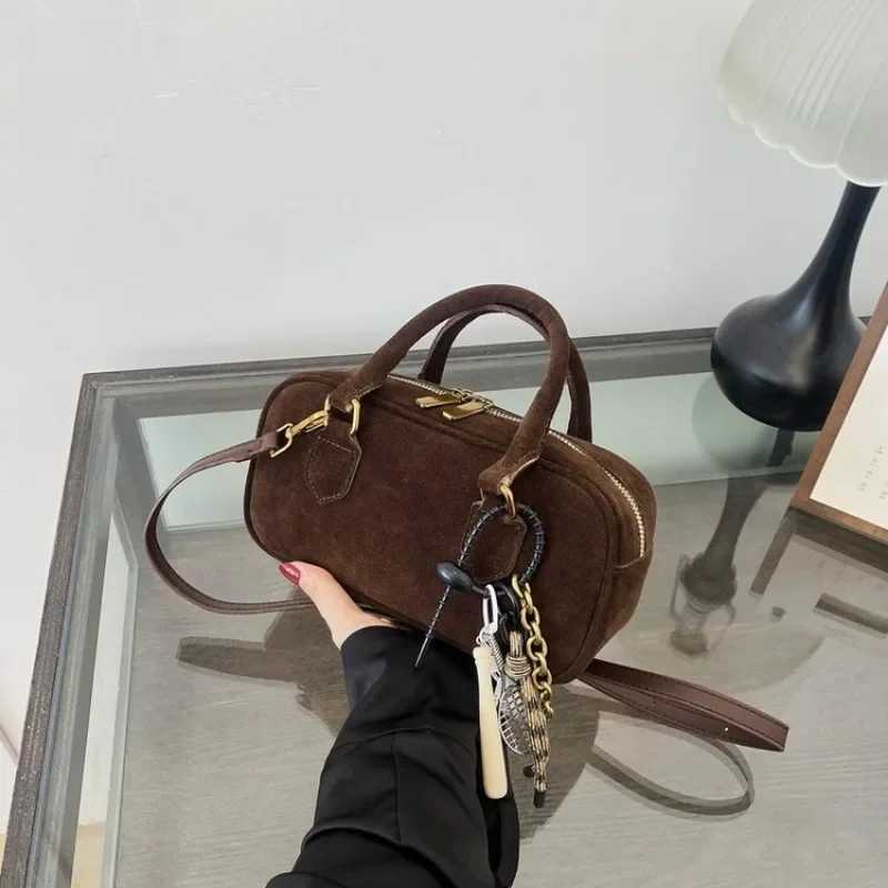 2025 High Quality Versatile Fashion Crossbody Bag Soft Simple Commuter Handbag Velvet Solid Color Satchels Zipper Shoulder BagT2511112