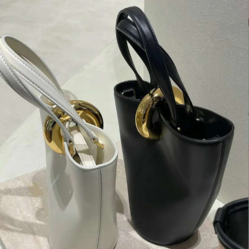 Vintage Women Handbag New Versatile Commuting Style Simple Buckle Shoulder Bag