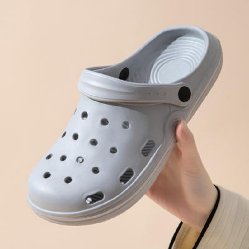 New free summer women fashionable flat bottomed beach shoes in white and black sizes 36-45 designer outdoor slippers
