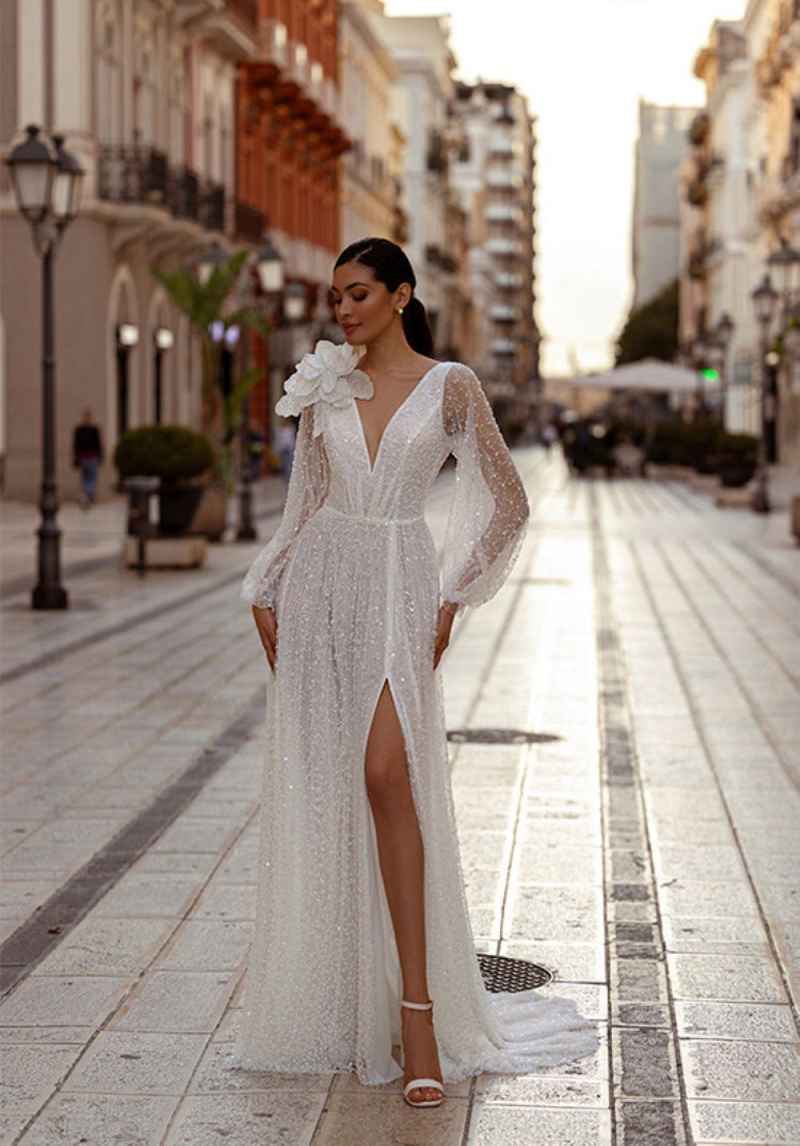 Sparkly A Line Wedding Dress Sequined 3D Flowers Long Sleeve Bridal Gowns Customized Beach Sexy Backless Bride Dresses