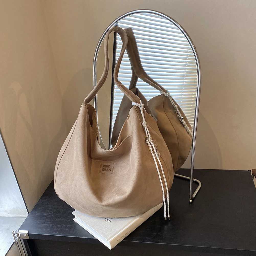 Womens suede bucket bag magnetic closure handbag with inner pocket crescent bag handbag used for work and travelXJ250412