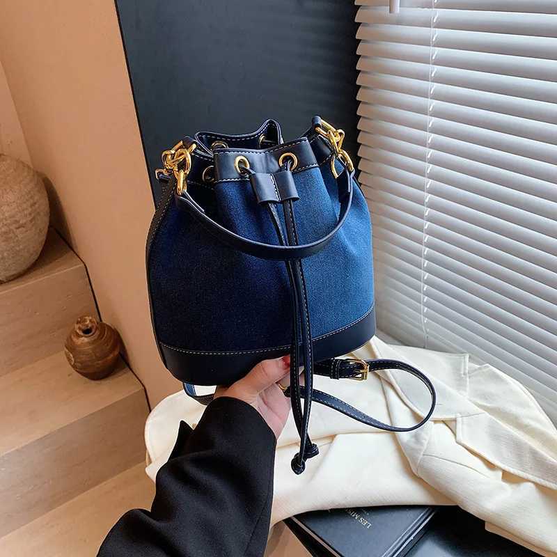 Super Fire Messenger Bag 2024 new high-end autumn and winter niche shoulder bag large capacity bucket bagXJ250412