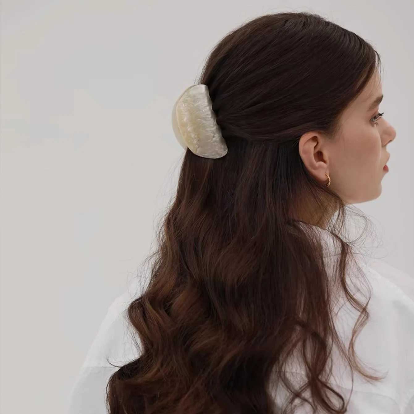 Elegant hair clip acrylic large size semi-circular shark clip simple sweet half hair female hair accessory Y2504012