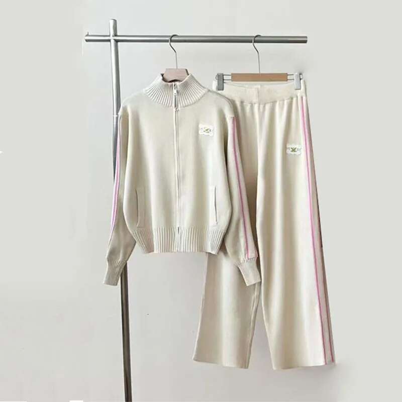 2024 Slim Fit Knitted Two-Piece Sports Style Zipper Top And Wide Leg Pants Multifunctional High-End Set New Repair